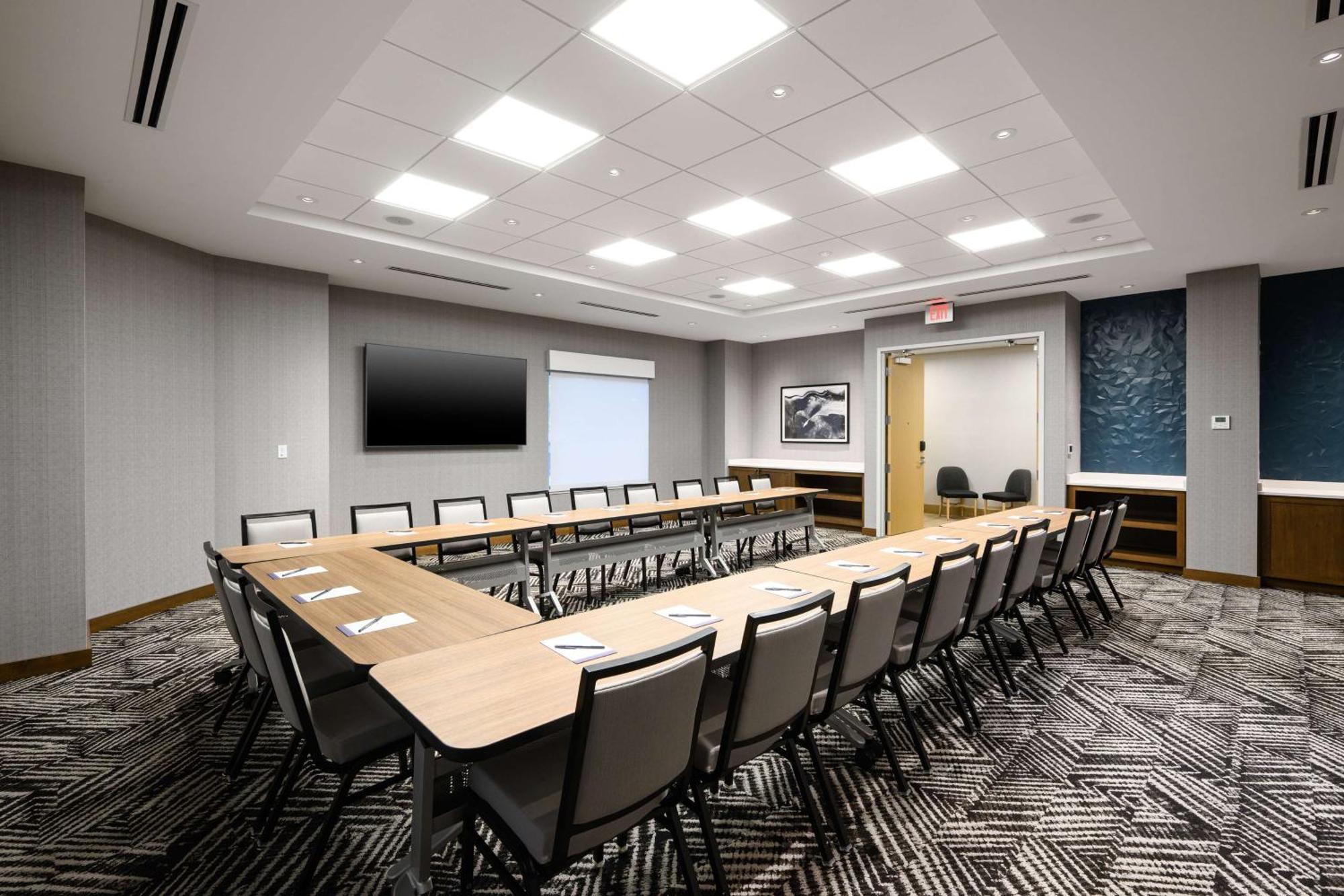 Hyatt Place Downtown Hotel 3*